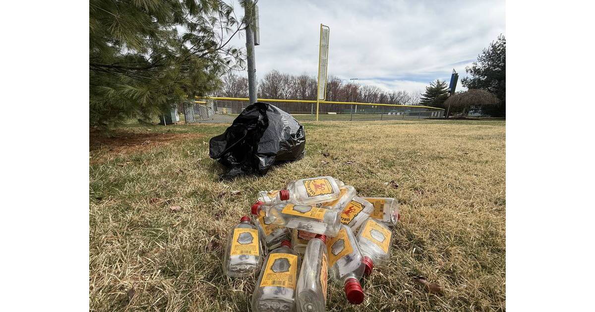 Community Clean Up: Volunteers Spend Saturday Removing Litter from ...