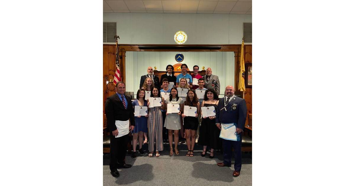 Euclid Lodge Honors the Top 10 of the Hasbrouck Heights HS Class of 2022 Hasbrouck Heights