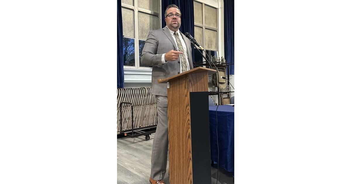 Sparta Schools Superintendent Beck Gets Five Year Contract in Split