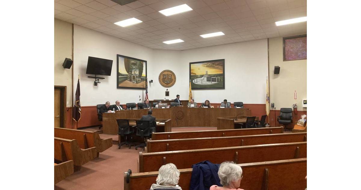 Roselle Park Mayor and Council Answer Questions from Public Regarding