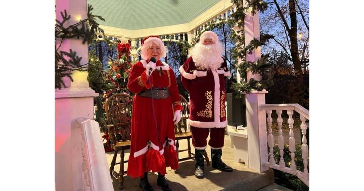 Chatham Children Spark the Spirit of the Season at Christmas Tree