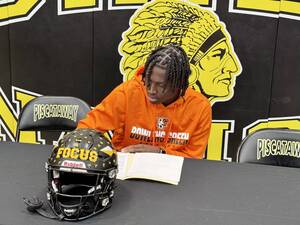 Carousel image 29624b364de26cd11c90 jahai johnson signing 1
