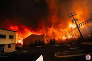 Carousel image 215a8e554dd3a81d30e6 jones road fire april 2025