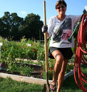 Carousel_image_7e954d3fc15f0da939ab_joanne_champion_of_community_garden__1_