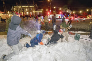 Carousel image 056f4b178b11f004dca1 kinderhook candlewalk 1