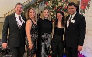 Carousel_image_b0fed5df8de4bd3435c4_laurie_family