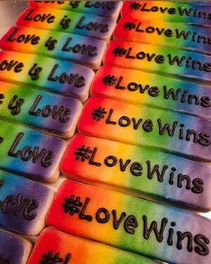 Carousel image 6bd40bb84dc5f75b4650 love wins