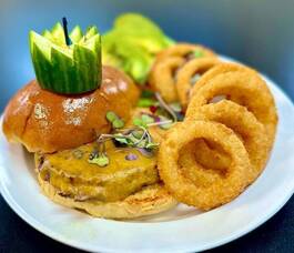 Carousel image fa55cee33afdddded03f m1