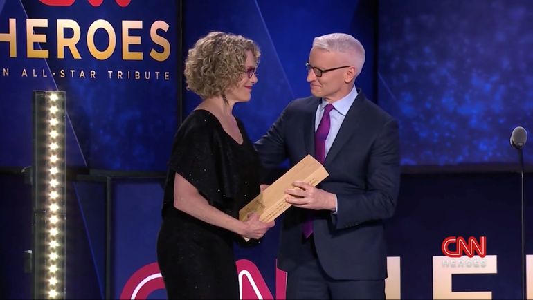 Anderson Cooper Introduces Madison S Mary As A 2019 Top 10