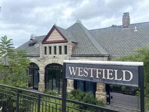 Carousel image 18ed4d aize estfield