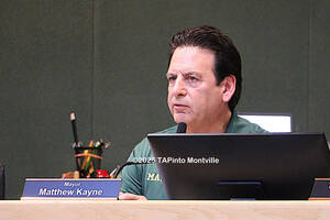 Carousel image 3fee7059fa33b16abfe9 mayor matt kayne by hope white sharp