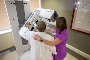 Carousel image 4a19eaf961ad3894dbb5 mammogram action shot