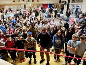 Carousel image a77241602502f284802d mayor ribbon cutting