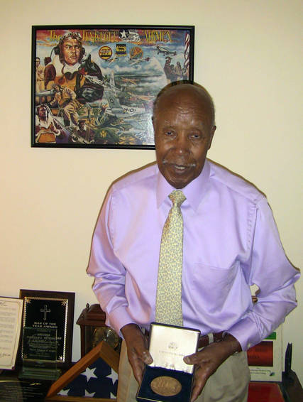 Top_story_3cf9a19233f939c7e166_malcolm_nettingham_w_congressional_gold_medal