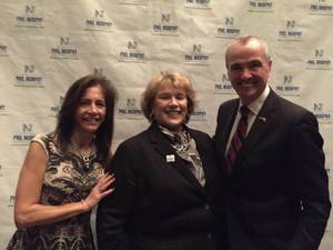 Carousel_image_8732ad6afc7ad2b3e763_melanie_with_phil_and_tammy_murphy