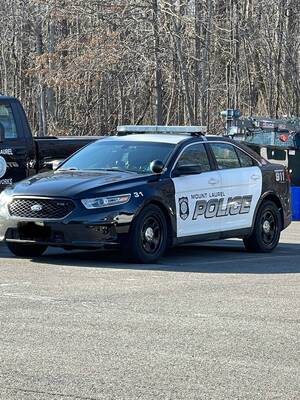 Carousel image a38456d50fd9bccc1b3c ml police car 2