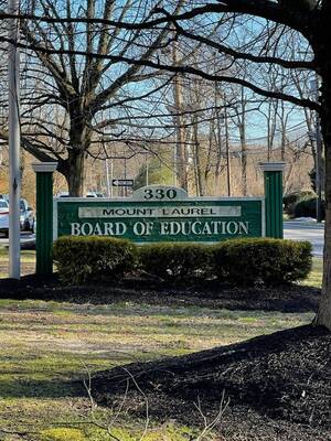 Carousel image a99969165761fc606548 ml board of ed