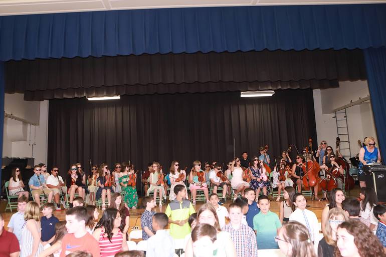 MN062419-LakeviewMovingUpCeremony 12.jpg