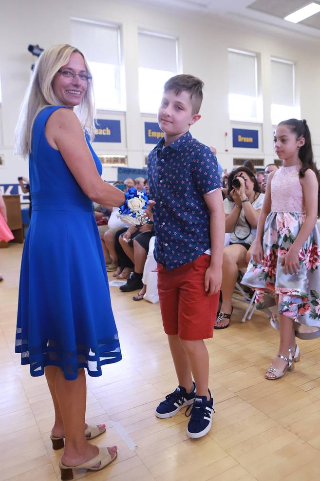 MN062419-LakeviewMovingUpCeremony 5.jpg