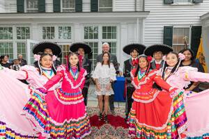 Carousel image 96c2c1654147317dc949 murphy hispanic education signing 1