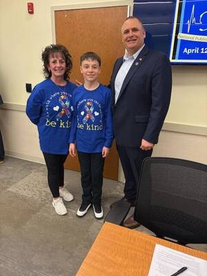 Carousel image b7cbdcd249af2cbe1669 nicholas and mom