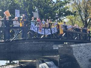 Carousel image 588205f1a5dbc760b35e no kings protest