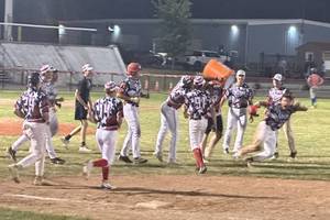 Carousel image 63d208d0b3c82119b6a7 oilers teammates miss first atempt at getting chase fischer