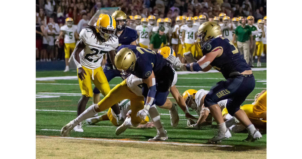 Roxbury Football Beats Knolls in Second Consecutive ComeFromBehind