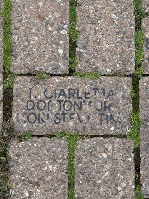 Carousel image 115c3a857b412962f2f8 pavers2