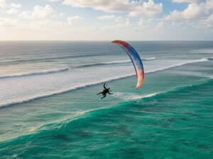 Carousel image 2a7ca2b7ea42e1816b84 paraglider