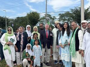 Carousel image 4b0e9fe906e76b37940f pakistan flag raising 1