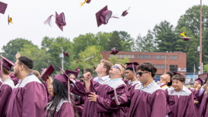 Carousel image a40c370e3690b56928e6 phs2025 graduationcover