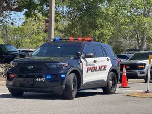 Carousel image 49eab396e23d98f1b9d9 police car 1