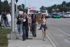 Carousel image 69037d44980ff46caf59 pompano anti ice protest march 3