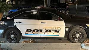 Carousel image cc38bf1db0dd0138befc police car at night