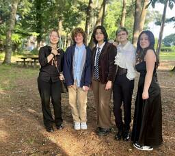 Carousel image 7b9d33 prom