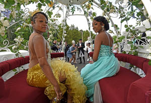 Carousel image a8e24d4476488dcd0a30 prom01