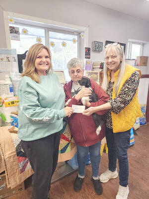 Carousel image 2d25c184e25260513fb3 quilters donate  250 to animal shelter photo