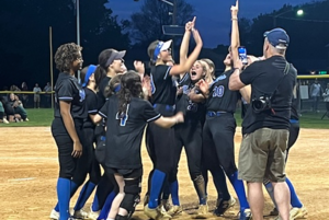 Carousel image 3b856ab3e5a79de84414 raiders celebrate win over south plainfield.