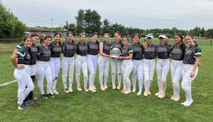 Carousel image 5d3d0da431a0303e3f5c raritan softball 5 18