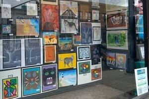 Carousel image e6c7b7 ialto student art