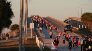 Carousel image 99f5da4904d8d1b98453 runners on melbourne causeway 1 