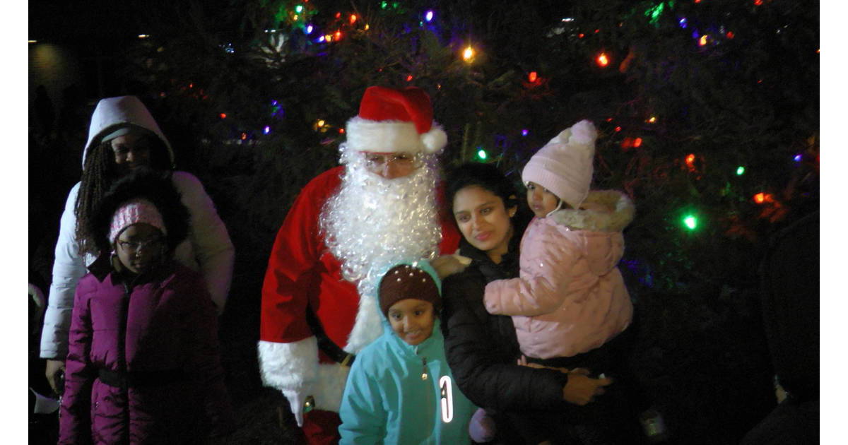 Here Comes Santa Claus It’s Christmas Time in Piscataway (Photos