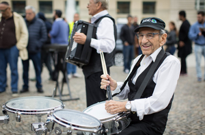 Carousel image 6b6b6e095175cda5daea saul dreier holocaust survivor