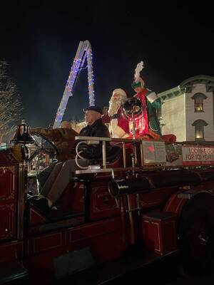 Carousel image 966a19 doylestown winterfest tree lighting ceremony