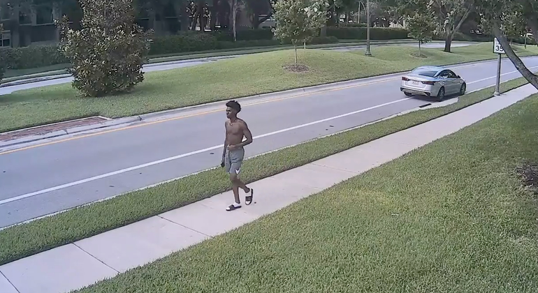 Coral Springs Police Looking For Man Who Allegedly Snatched Phone From Woman And Drove Off Tapinto