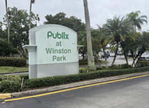 Carousel image 010c9b inston ark ublix hopping enter in oconut reek