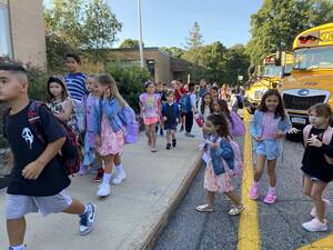 Carousel image 162a91bd03d18045e1cb school time