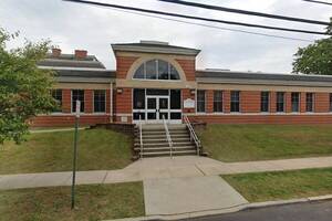 Carousel image f2b33126eaa4046a4b62 school  1 photo