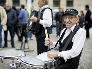 Carousel image saul dreier